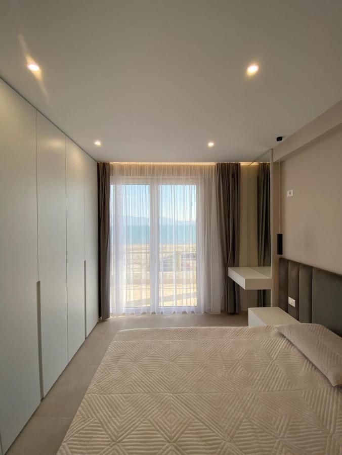 Sea View Apartment Luxury Vlorë Buitenkant foto