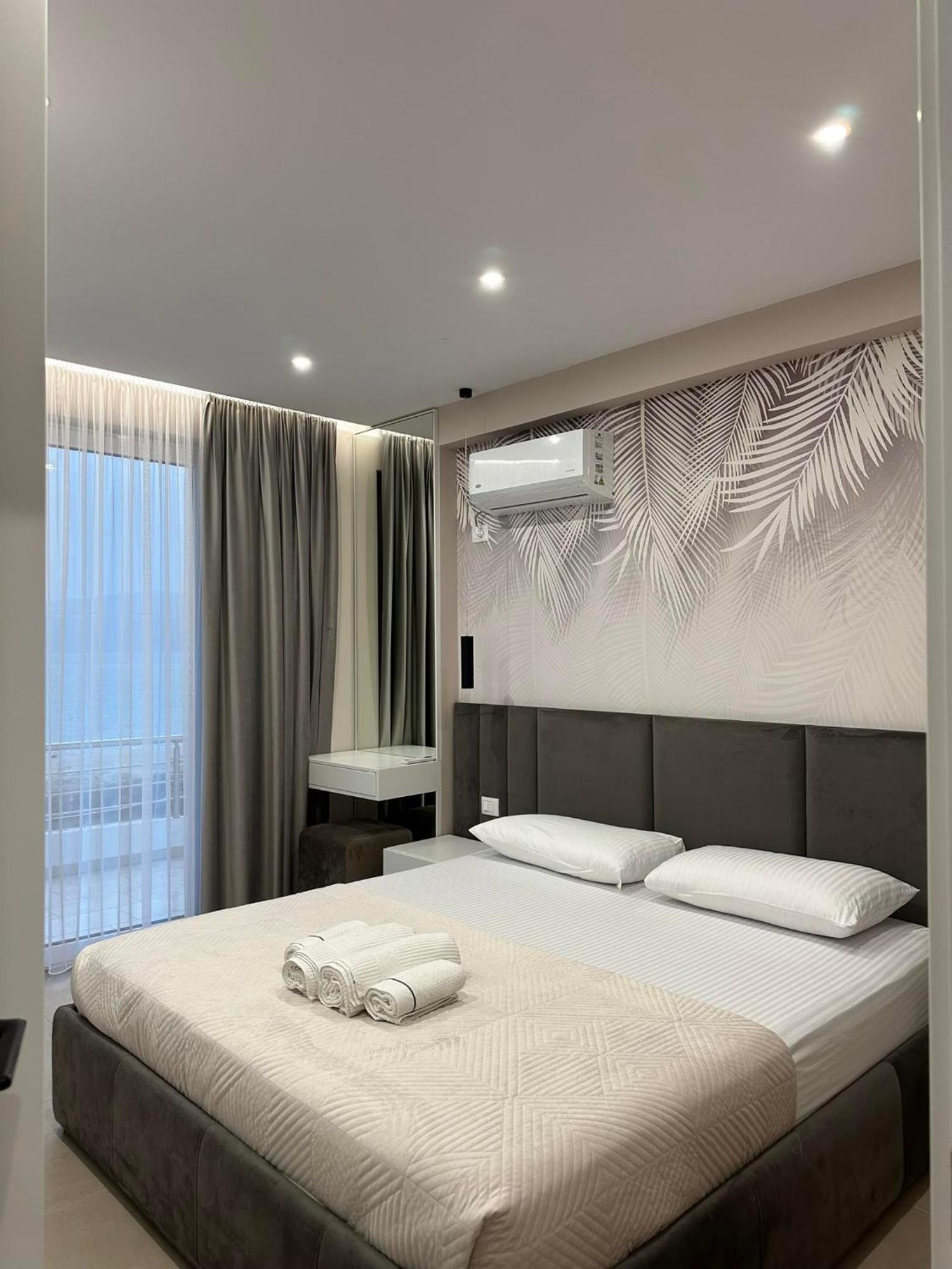 Sea View Apartment Luxury Vlorë Buitenkant foto