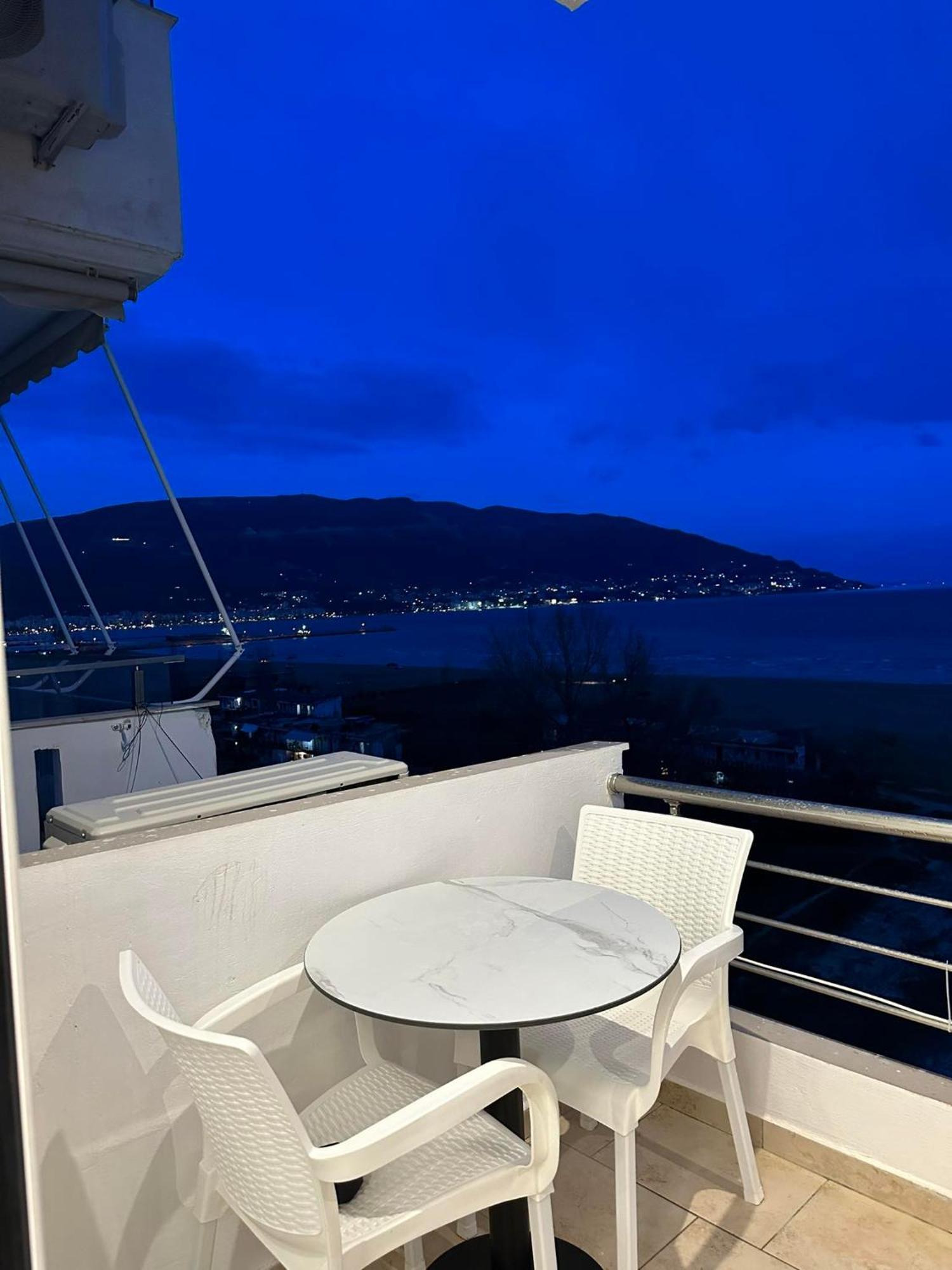 Sea View Apartment Luxury Vlorë Buitenkant foto