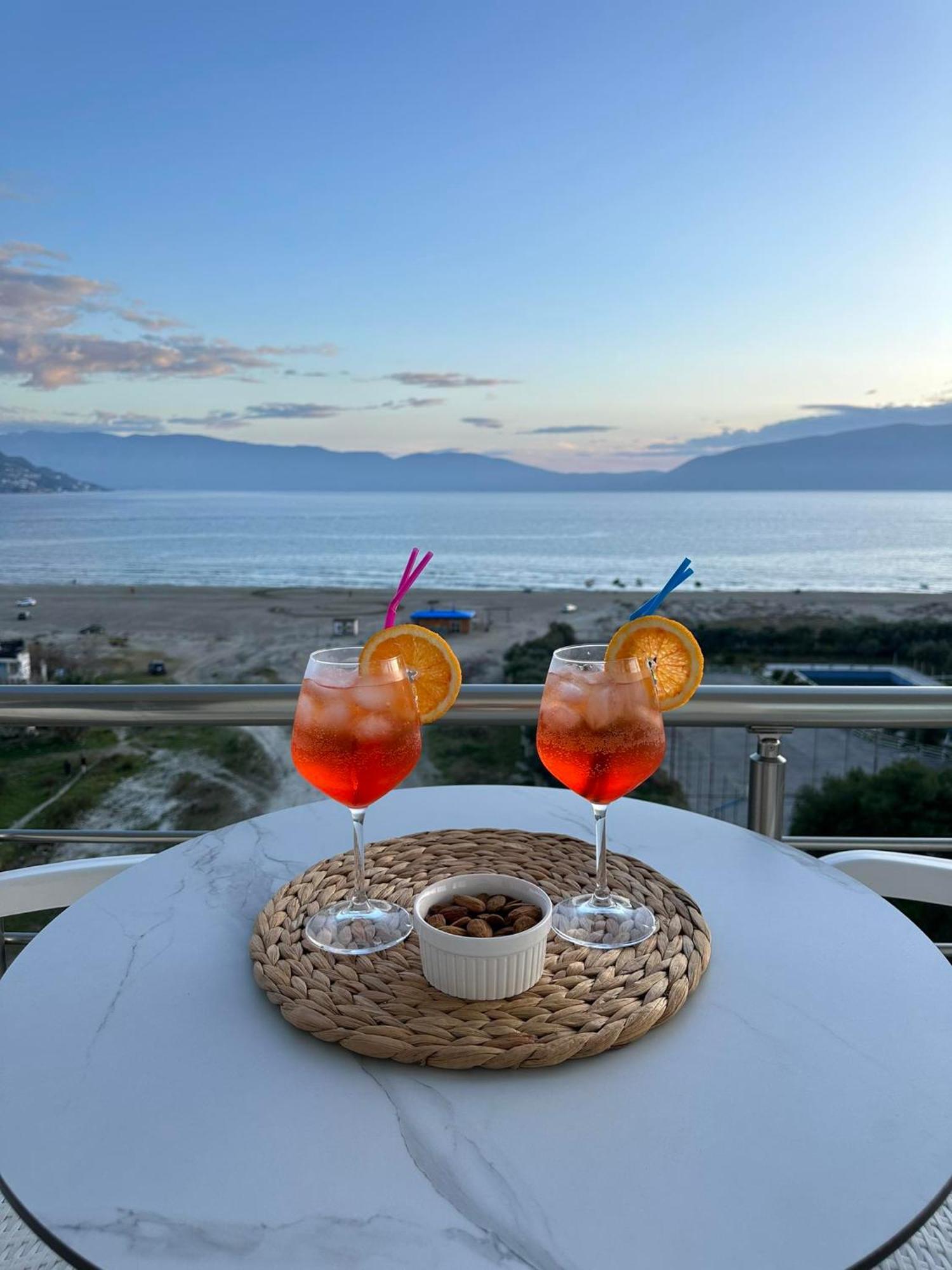 Sea View Apartment Luxury Vlorë Buitenkant foto
