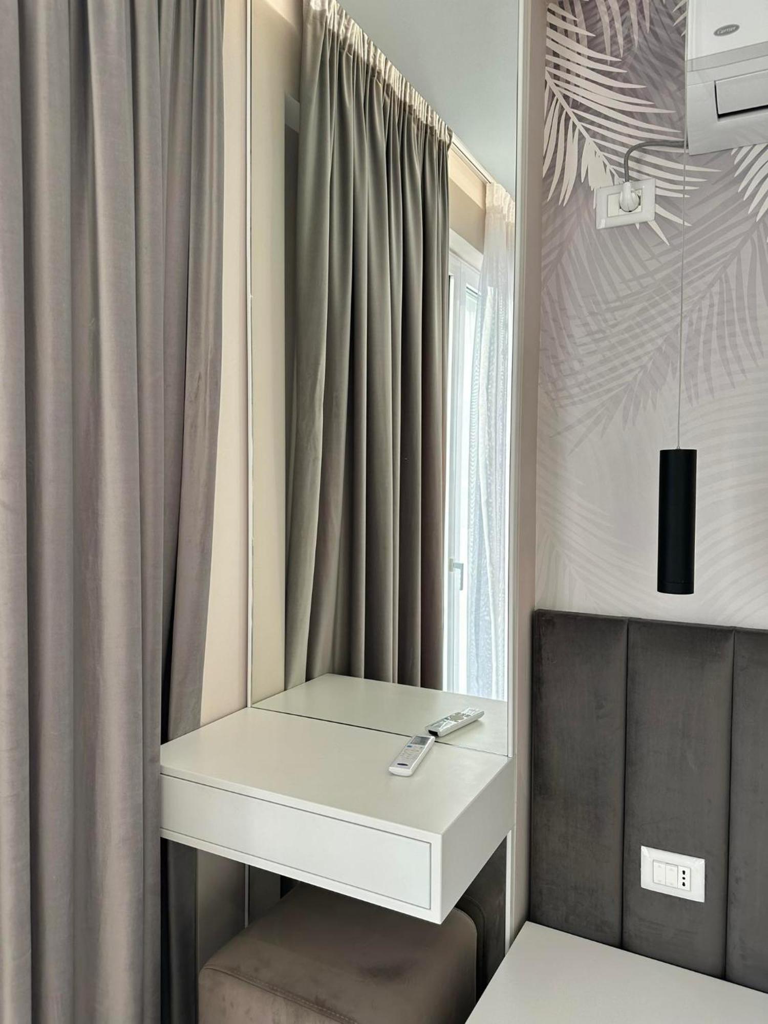 Sea View Apartment Luxury Vlorë Buitenkant foto