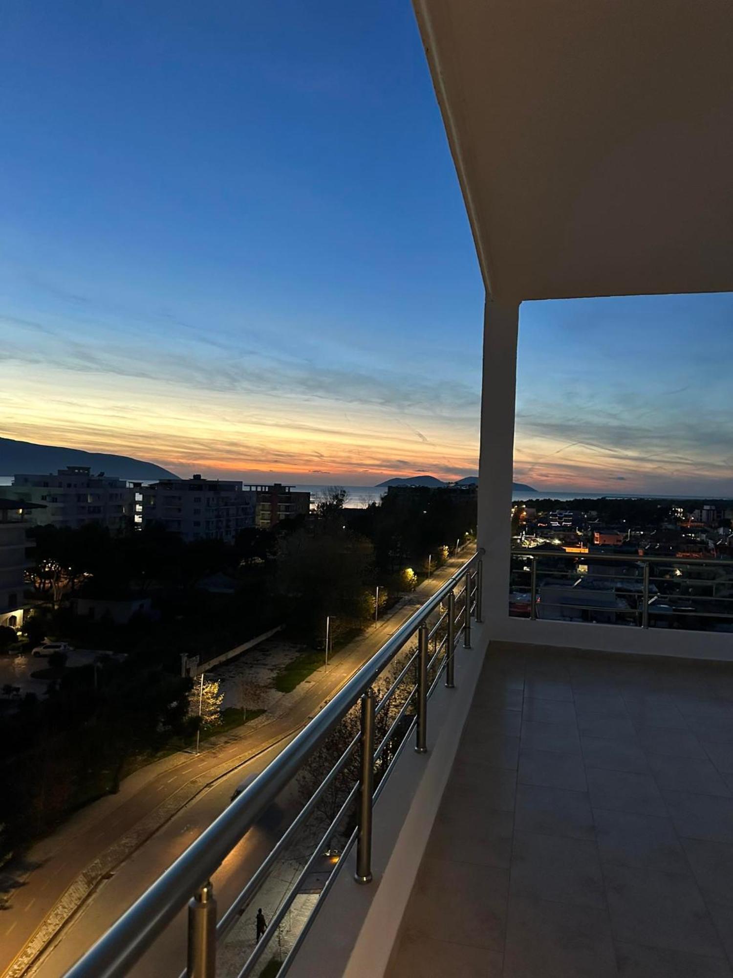 Sea View Apartment Luxury Vlorë Buitenkant foto