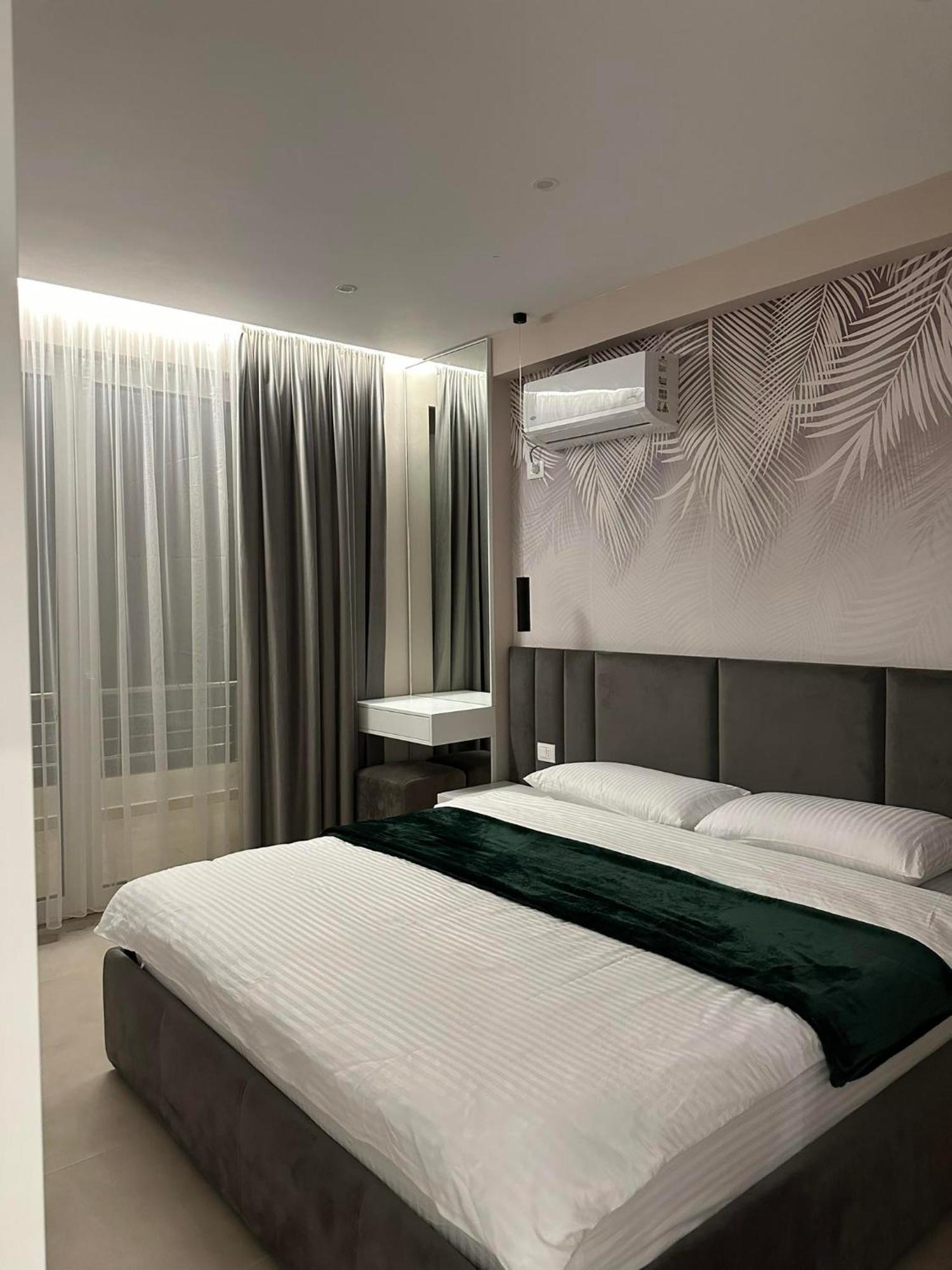 Sea View Apartment Luxury Vlorë Buitenkant foto