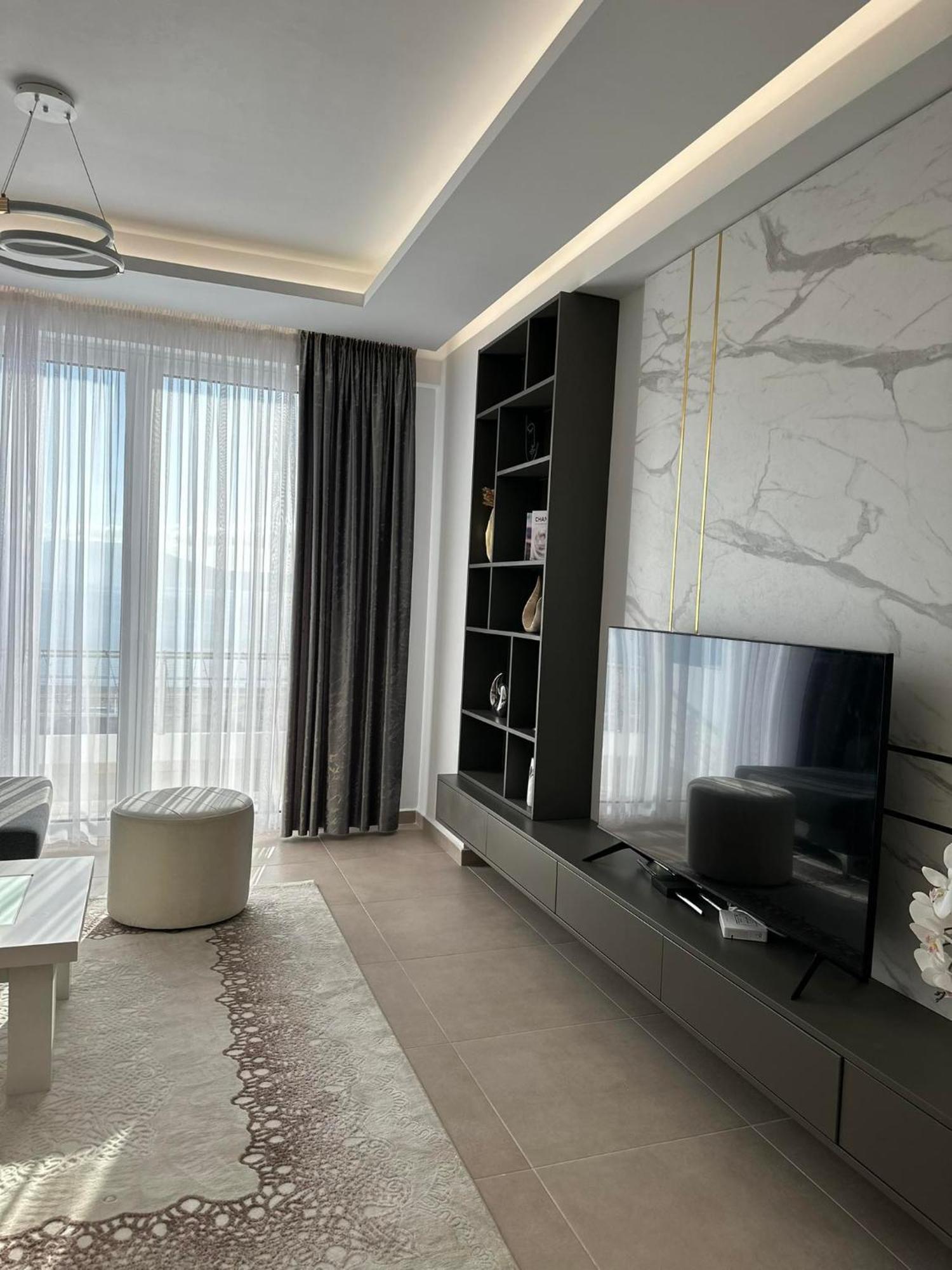 Sea View Apartment Luxury Vlorë Buitenkant foto