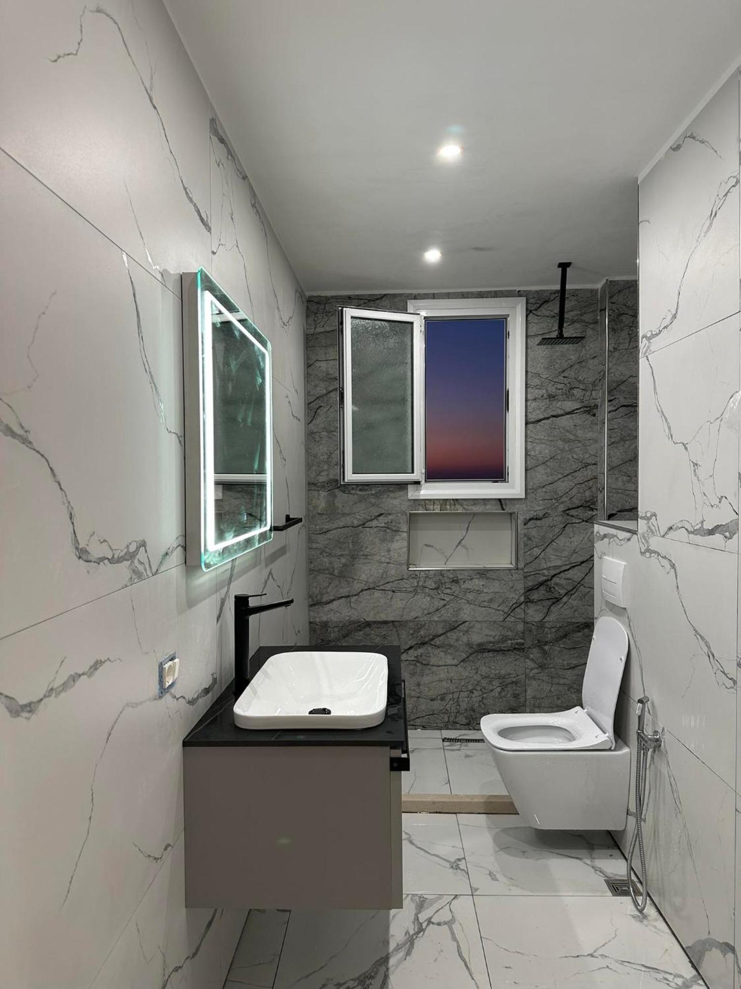Sea View Apartment Luxury Vlorë Buitenkant foto