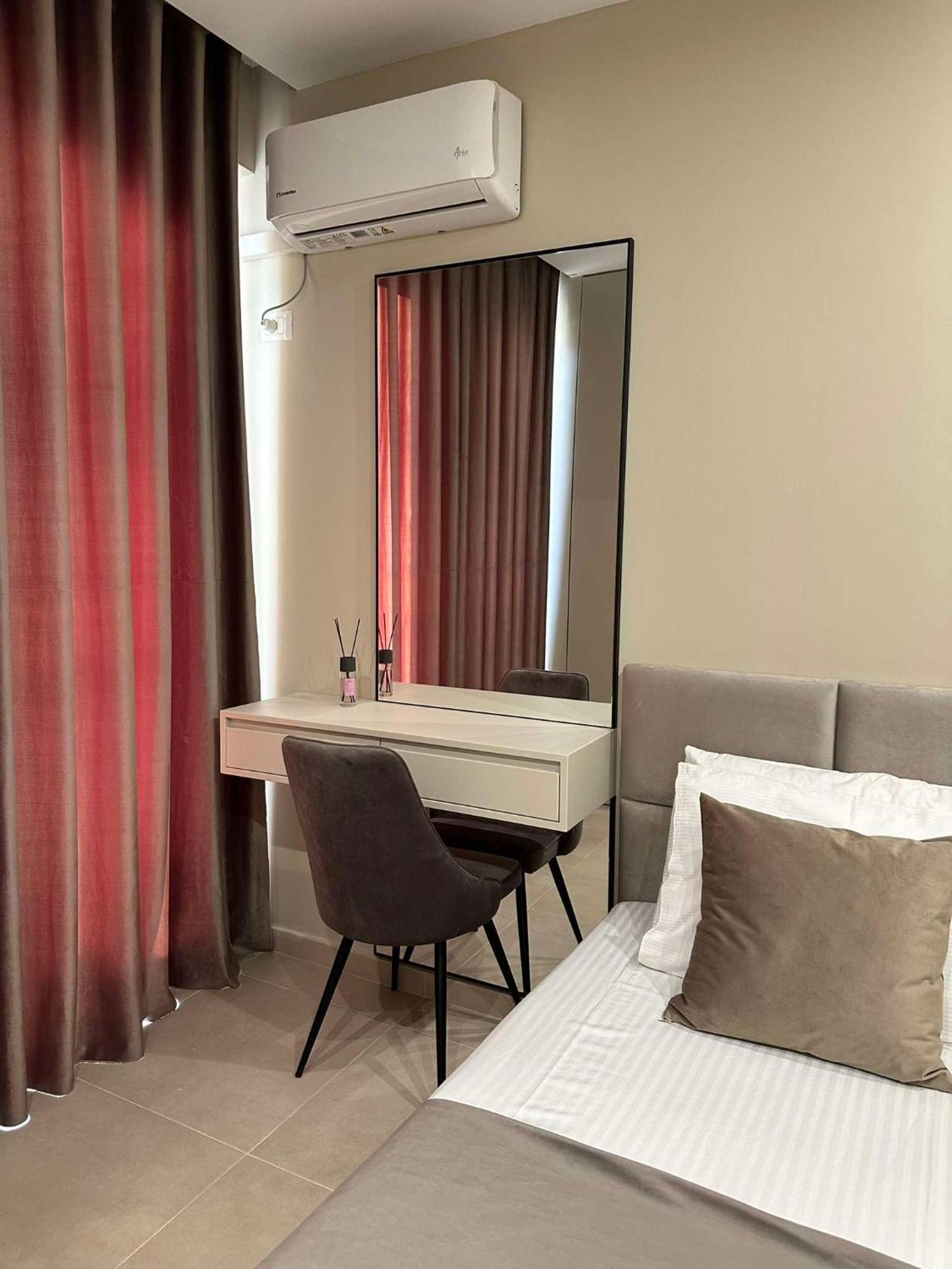 Sea View Apartment Luxury Vlorë Buitenkant foto