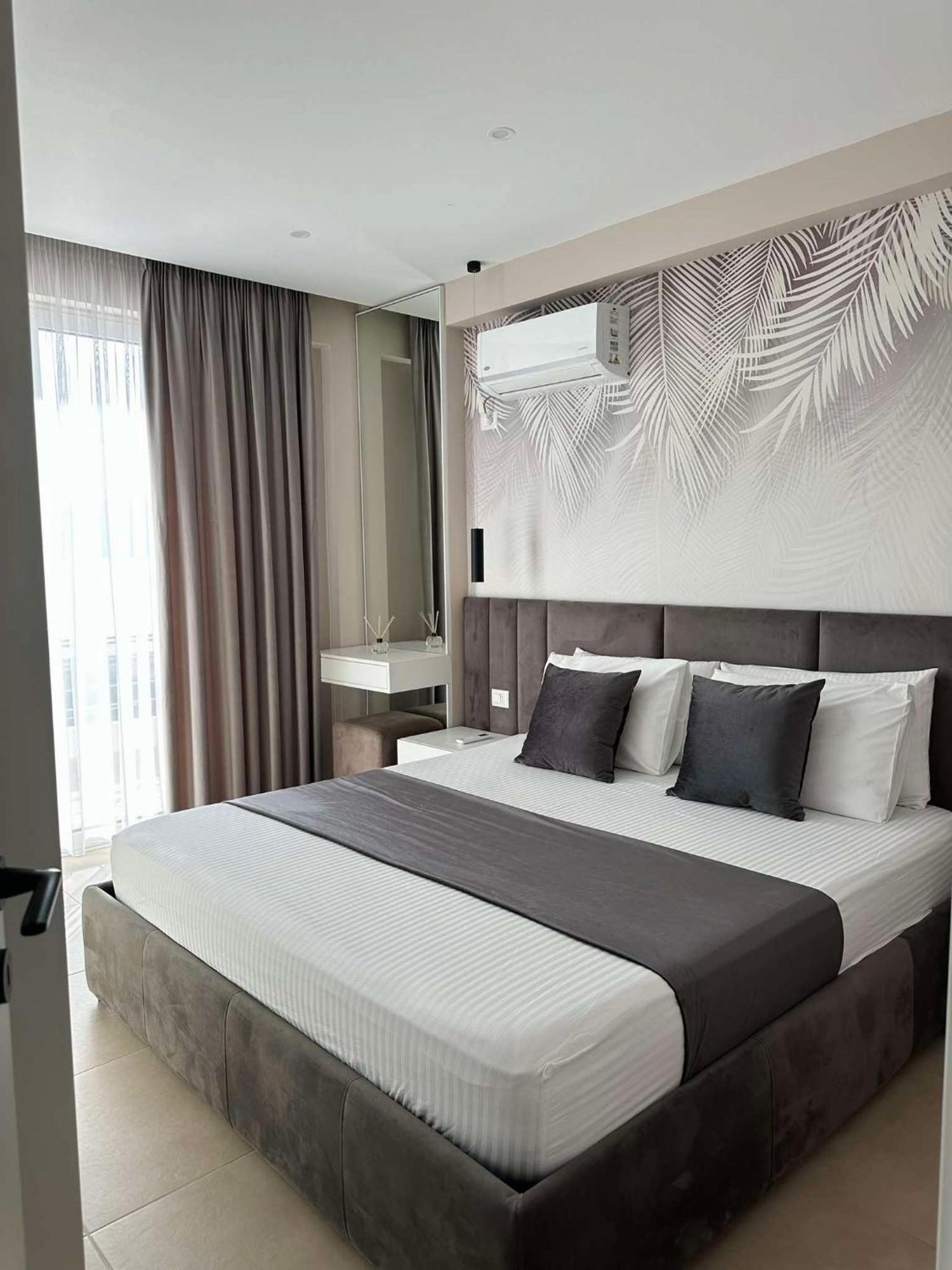 Sea View Apartment Luxury Vlorë Buitenkant foto