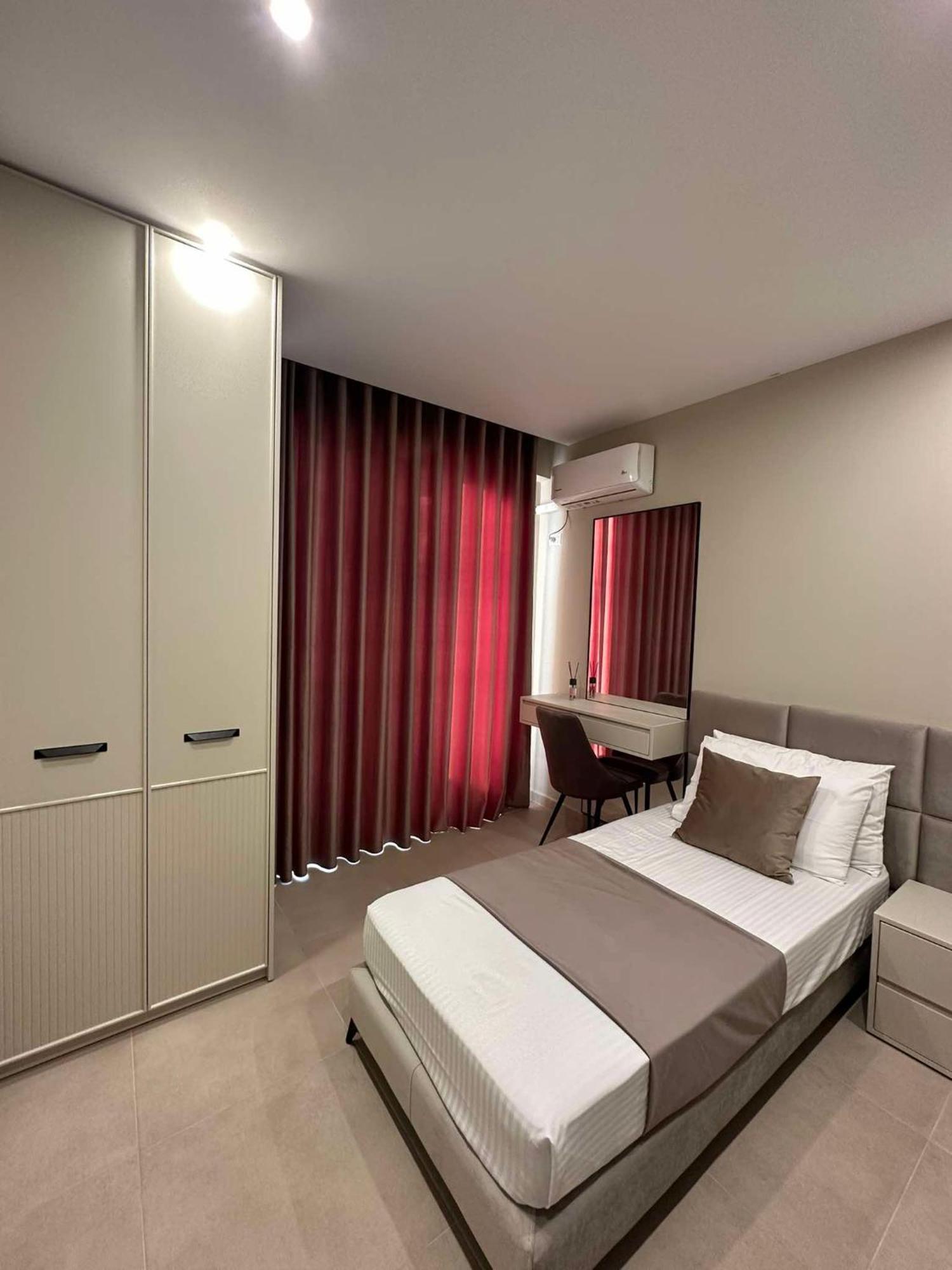 Sea View Apartment Luxury Vlorë Buitenkant foto